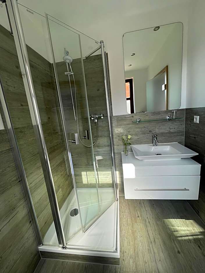 "Zur Altstadt - Am Fuße der Osterburg" Gaststätte, Pension, FEWO