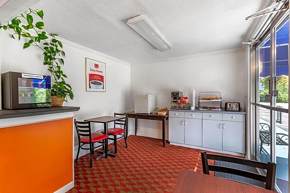 Econo Lodge Lee - Great Barrington