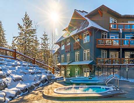 Blackstone Mountain Lodge by CLIQUE