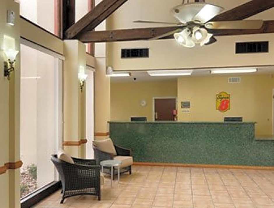 Super 8 by Wyndham Kerrville TX