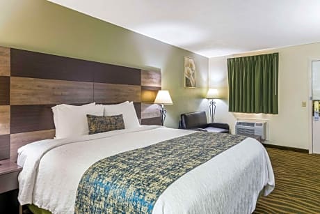 1 King Bed, Nonsmoking