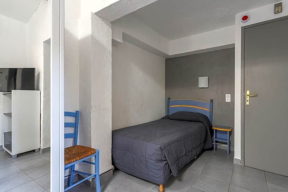 Hotel Les Palmiers En Camargue