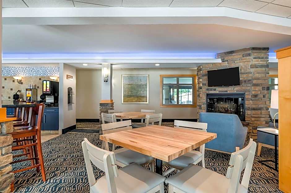 AmericInn by Wyndham Fairfield