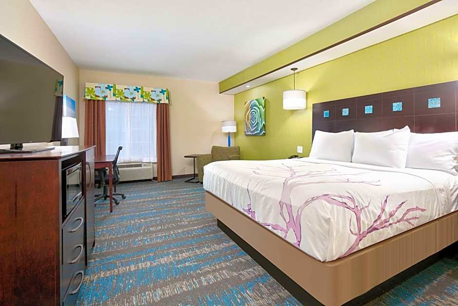 La Quinta Inn & Suites by Wyndham Dallas Grand Prairie South