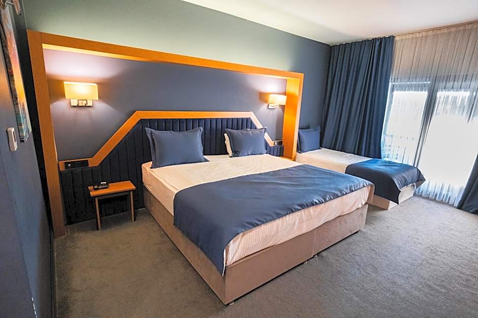 Roof 264 Hotel & Suites