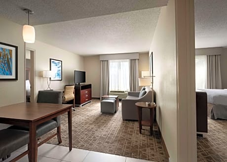 2 Bedroom Suite 1 King or 2 Queen Non-Smoking
