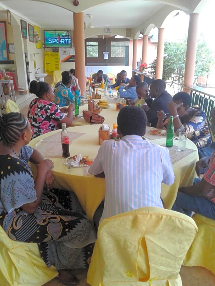 Fanaka Safaris Campsite & Lodges