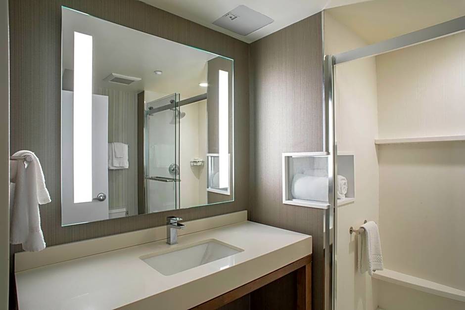 Courtyard by Marriott New York Queens/Fresh Meadows