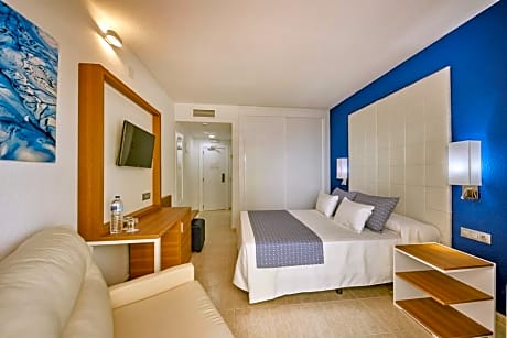 TRIPLE SIDE SEA VIEW 2 ADULTS + 1 CHILD