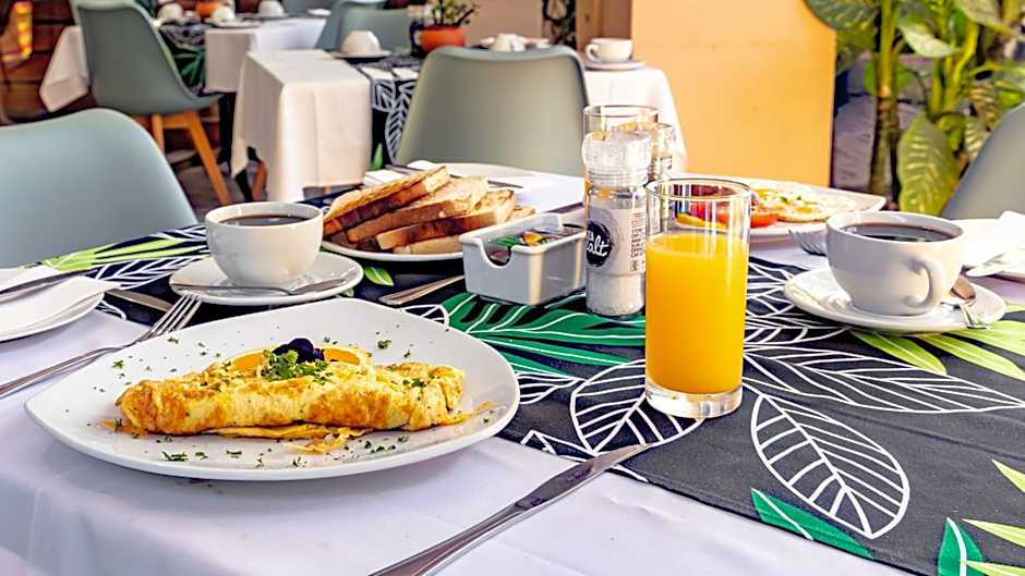 Hotel Numbi and Garden Suites