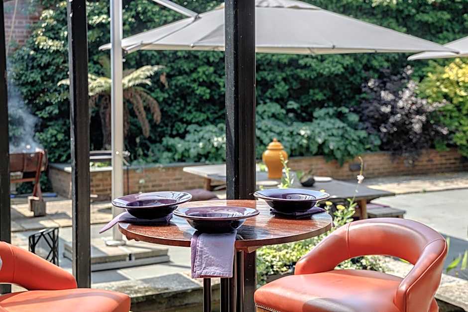 Great Fosters - Near Windsor