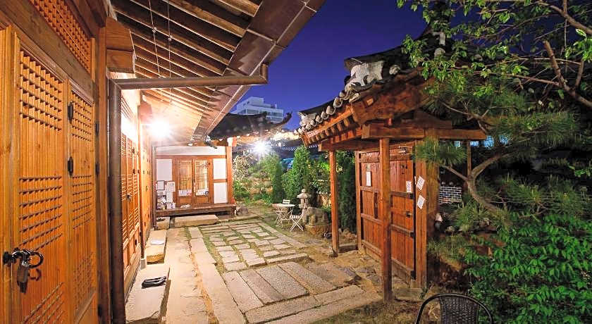 Gaeunchae Hanok Guesthouse Jeonju 2 (Korea Quality)
