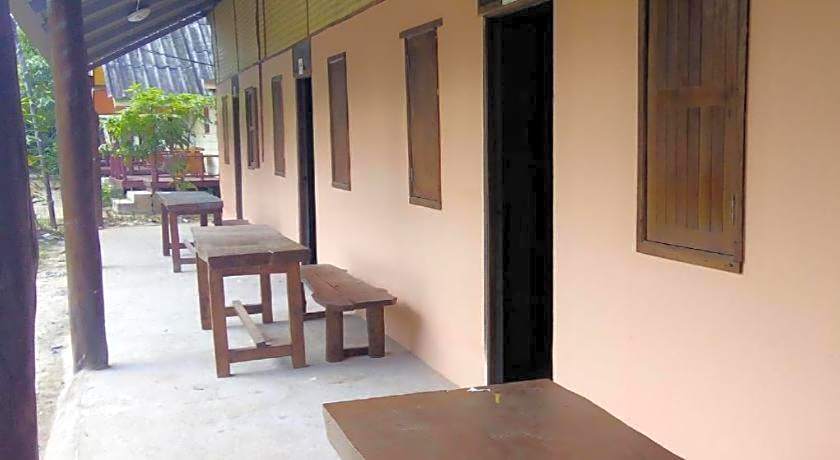 Chill Chill Long Beach Hostel