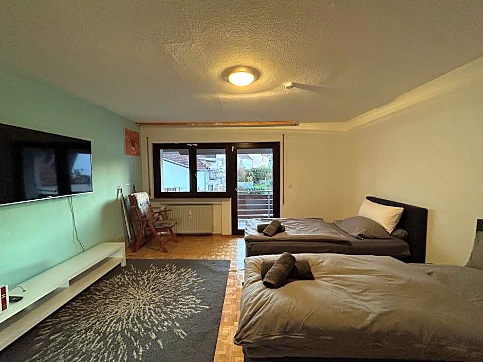 Parkplätze, Einzelbetten, 2 TVs, Balkon, Terrasse, fast Wi-Fi bis zu 1000 Mbit, Homeoffice