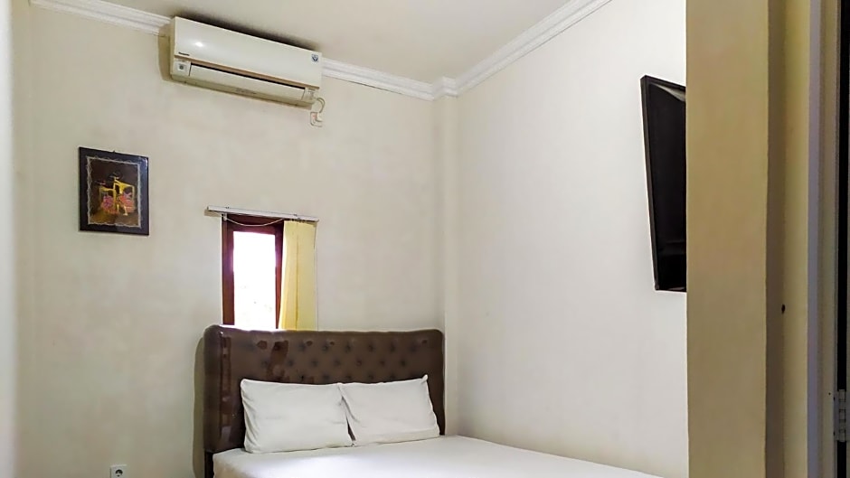 Omah Leren Mitra RedDoorz near Gembiraloka Zoo Yogyakarta