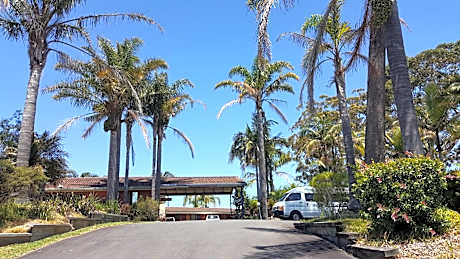 Tabourie Lake Motor Inn