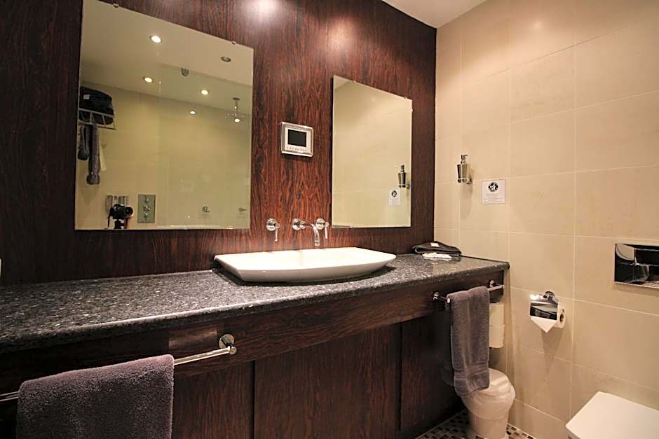 Best Western Plus Pastures Hotel