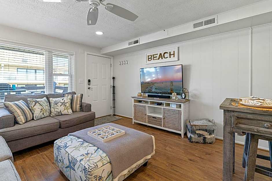 Ocean Block Condo 100 Steps From the Beach