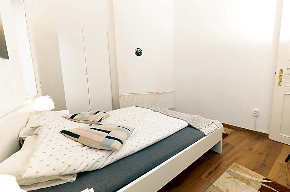 Danube Dwelling Aulich utca 3