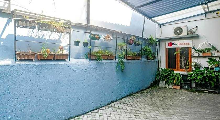 RedDoorz @ Jalan Kedawung