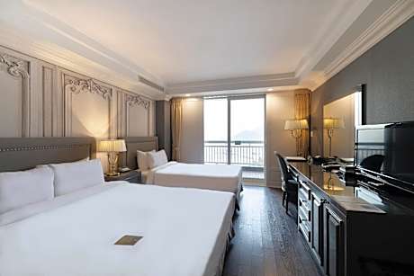 Deluxe Family Room Mountain view with Bath