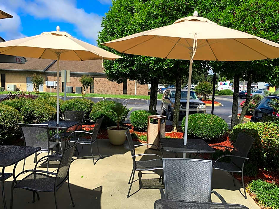 Coastal Inn & Suites