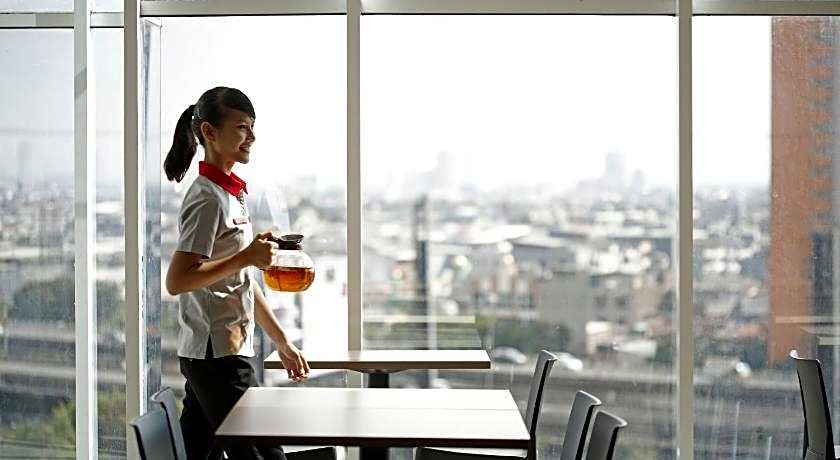 Amaris Hotel Season City