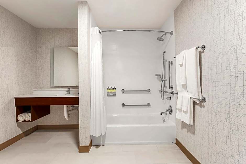 Holiday Inn Express & Suites Chicago OHare Airport, an IHG Hotel By IHG