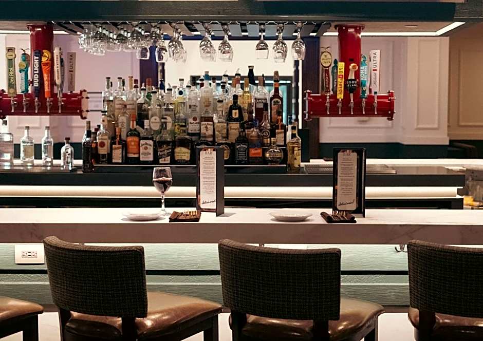 Hilton Palm Beach Airport