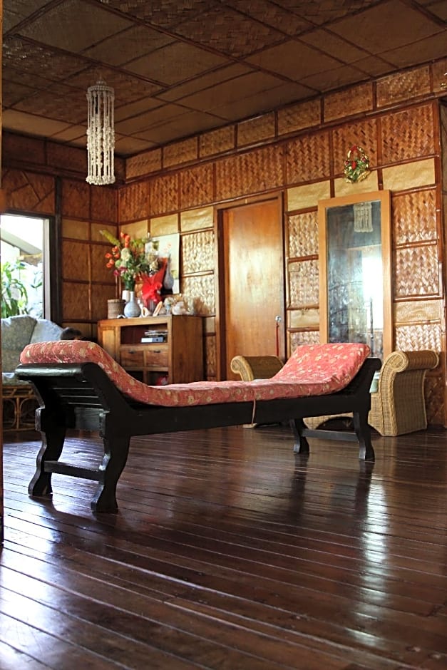 Bamboo House Beach Lodge & Restaurant