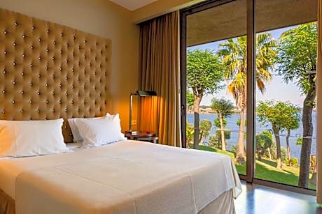 Three-Bedroom Villa with Lake View