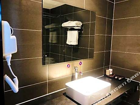 Junyi chain hotel (Nancheng Jiuding Trade City store)