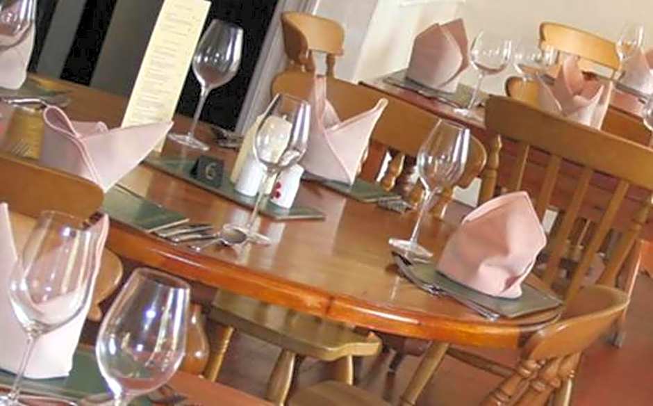 OYO Rose & Crown Hotel