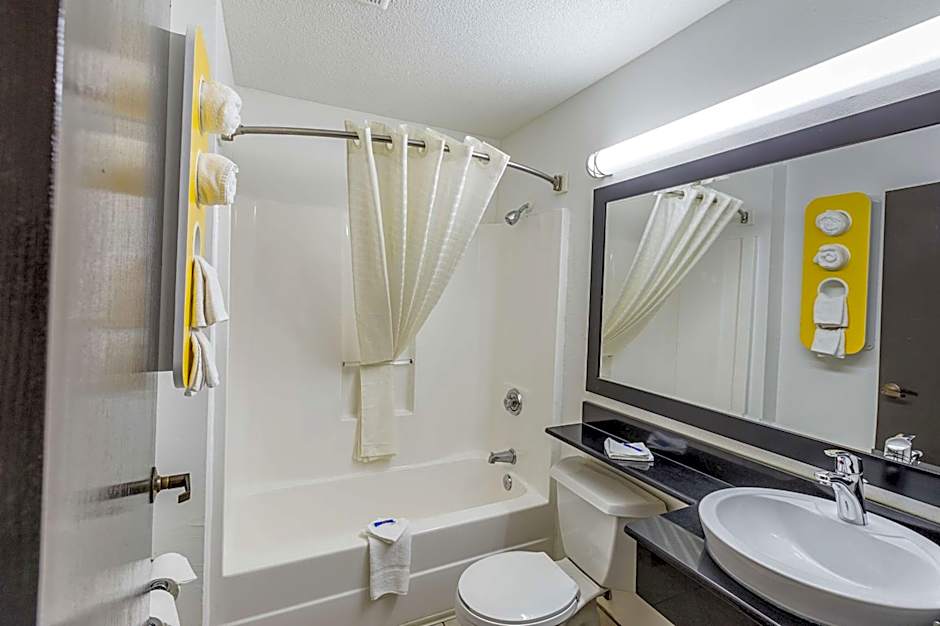 Motel 6-Simpsonville, SC - Greenville