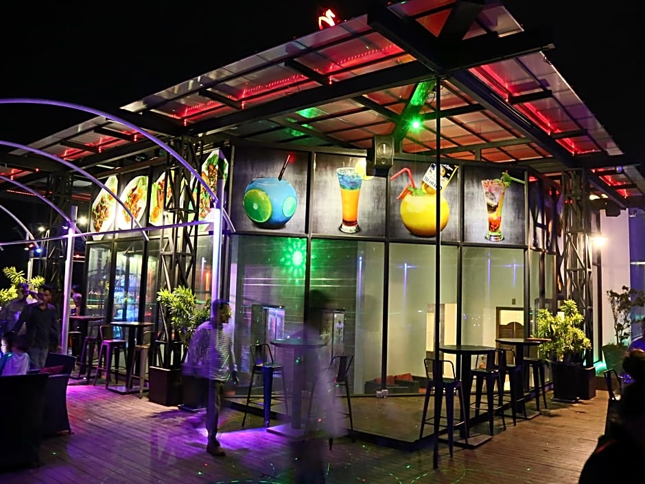 Yeak Loam Hotel