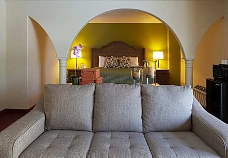 Executive Suite - Non-Smoking