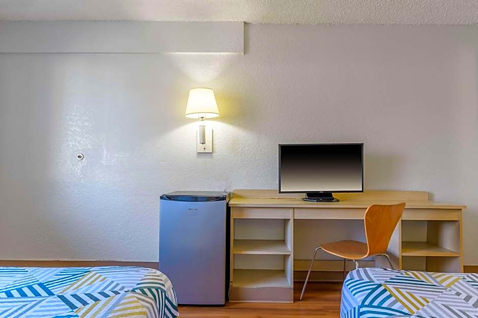 Motel 6 Hayward, CA- Silicon Valley Gateway