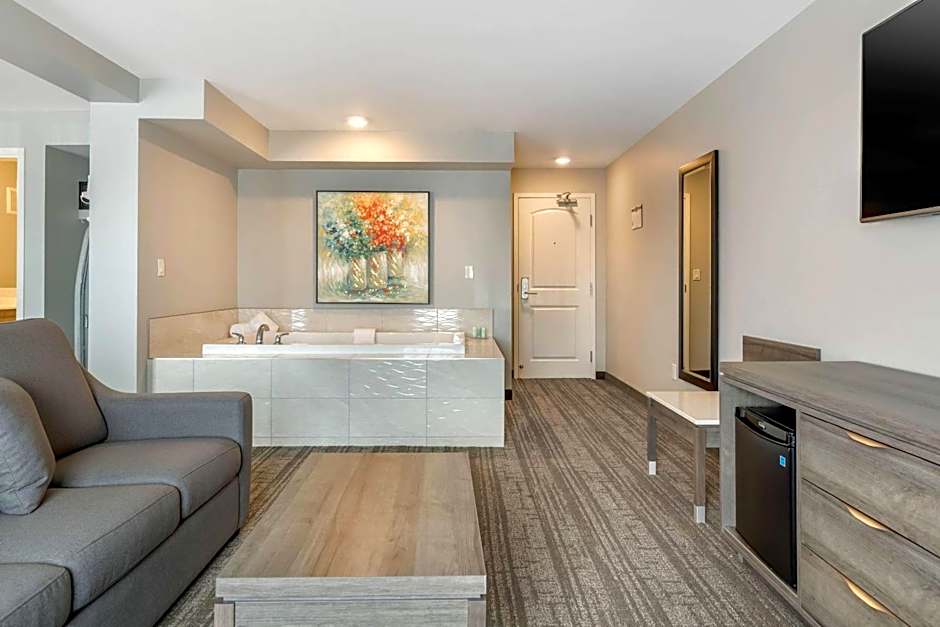 Amsterdam Inn & Suites, an Ascend Collection Hotel