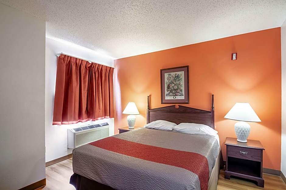 Motel 6-Saukville, WI