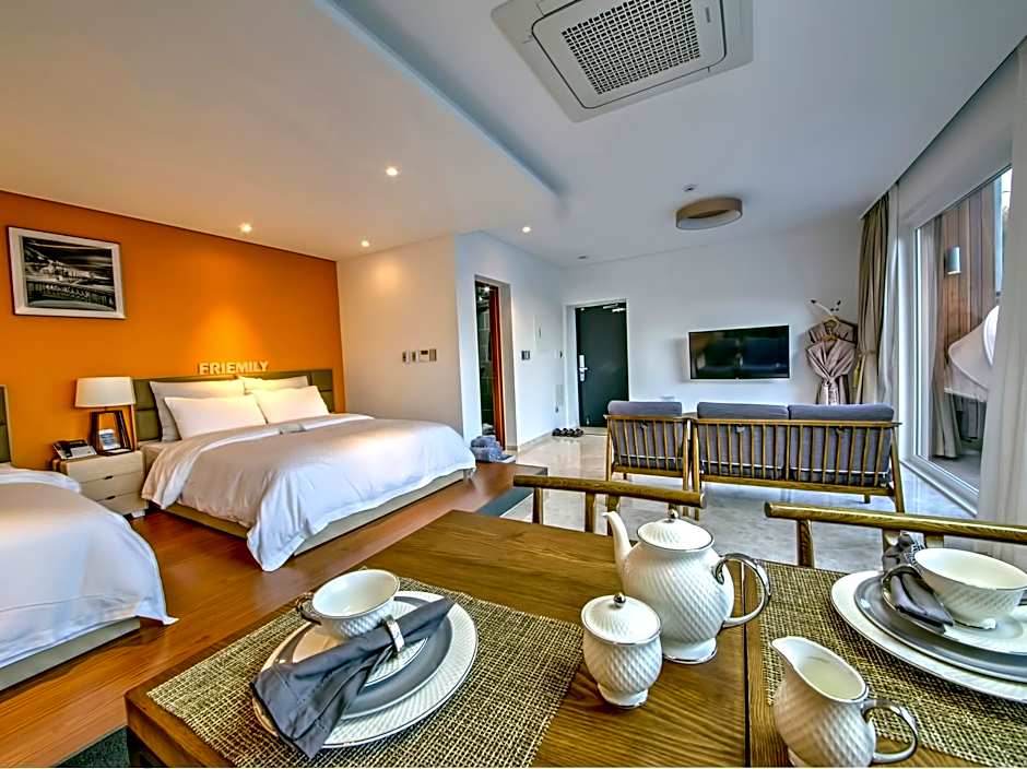 Friemily Pool Villa & Hotel