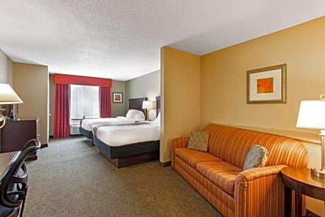 1 King Bed and 2 Queen Beds, 2-Bedroom Suite, Non-Smoking
