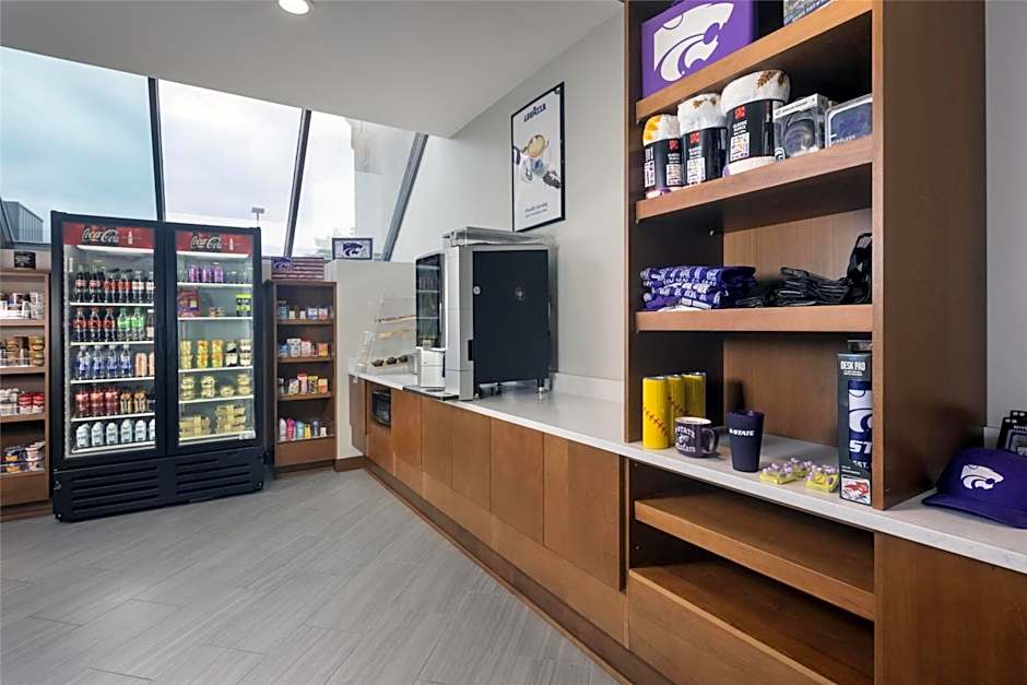 DoubleTree by Hilton Manhattan, KS