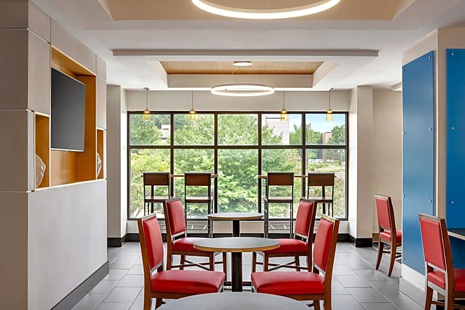 Holiday Inn Express & Suites Greenville-Downtown by IHG
