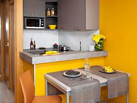 Studio (2 Adults)