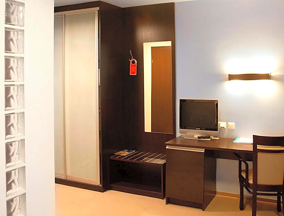 Hotton Hotel