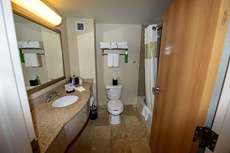 2 double mobility access w/tub nonsmoking - microwv/fridge/hdtv/work area - free wi-fi/hot breakfast included -