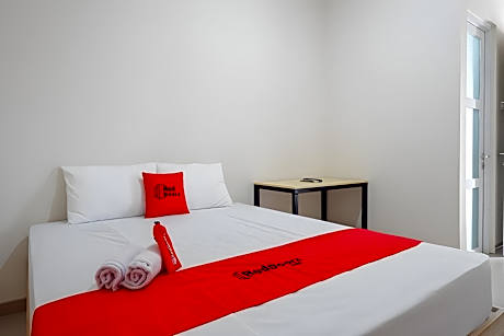 RedDoorz Near Lippo Plaza Buton