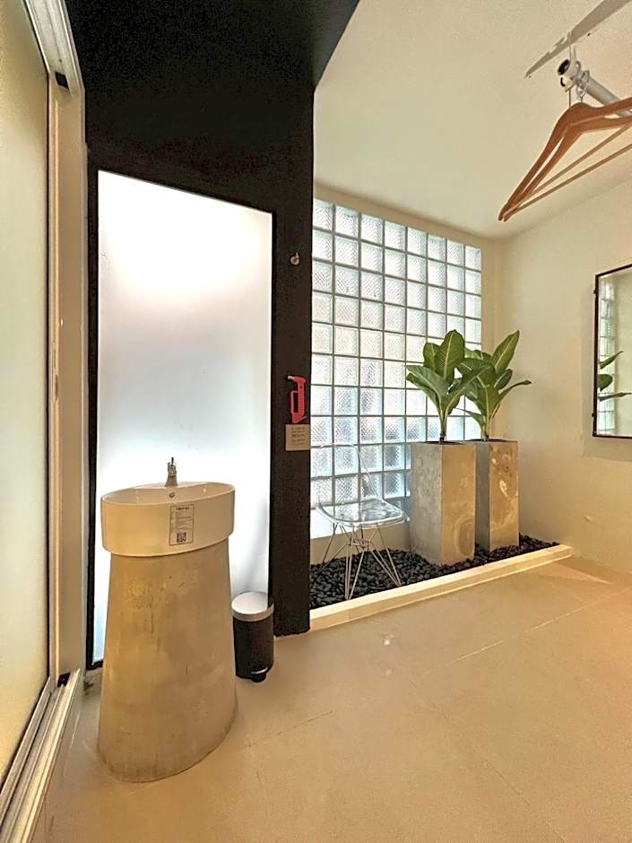 Chatel Samyan - Self check-in