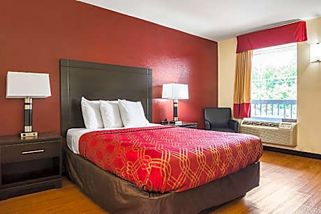 1 Queen Bed, Smoking