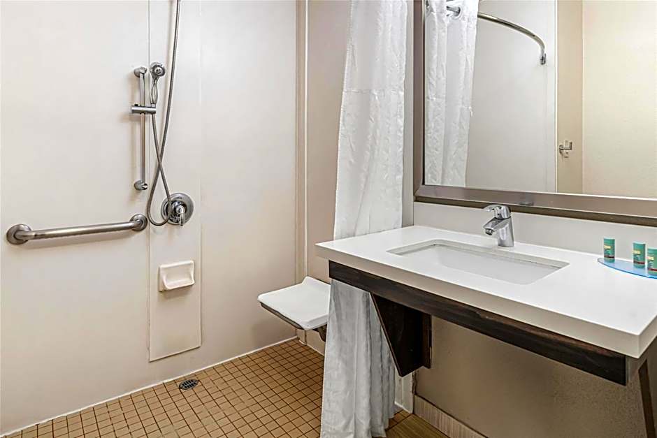 Best Western Valencia/Six Flags Inn & Suites